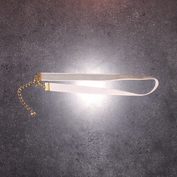 Set of 4 Velvet Chokers NWOT 🌸 - Picture 5 of 5